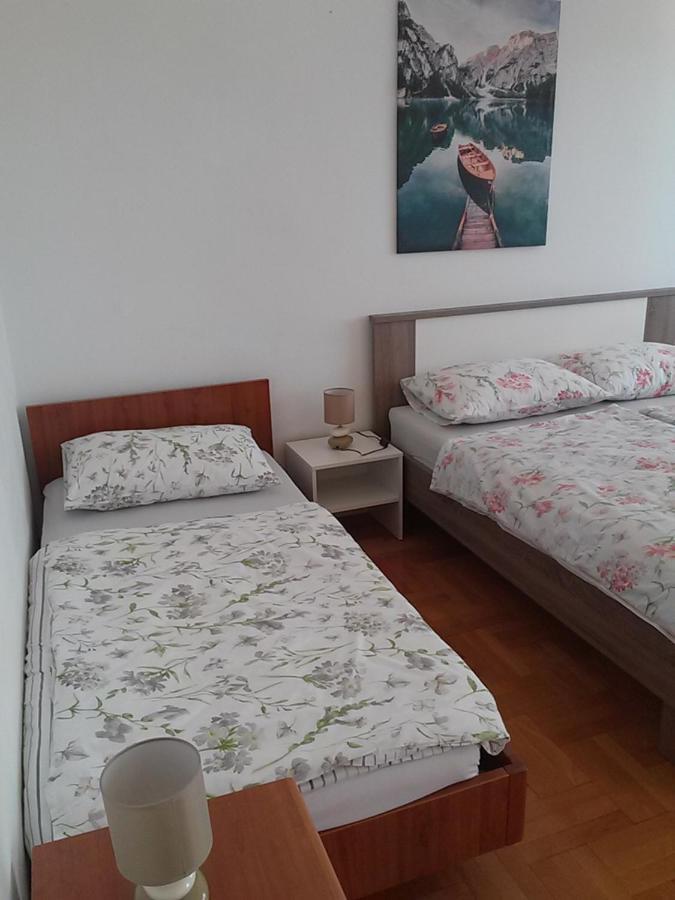 Apartmani Nikola Biograd Na Moru Exteriör bild