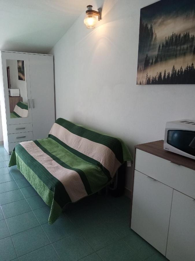 Apartmani Nikola Biograd Na Moru Exteriör bild