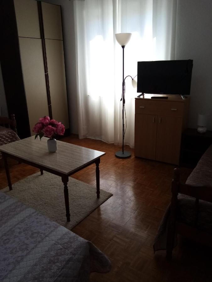 Apartmani Nikola Biograd Na Moru Exteriör bild