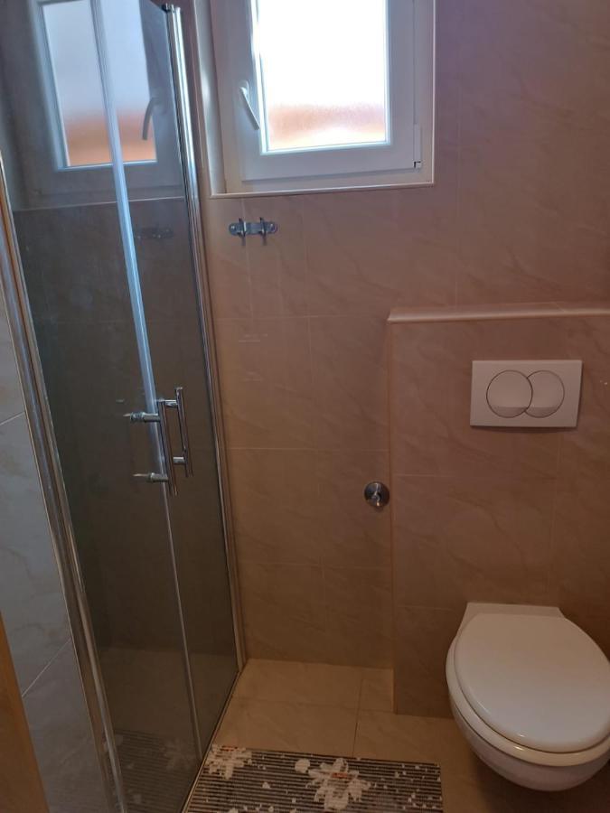 Apartmani Nikola Biograd Na Moru Exteriör bild