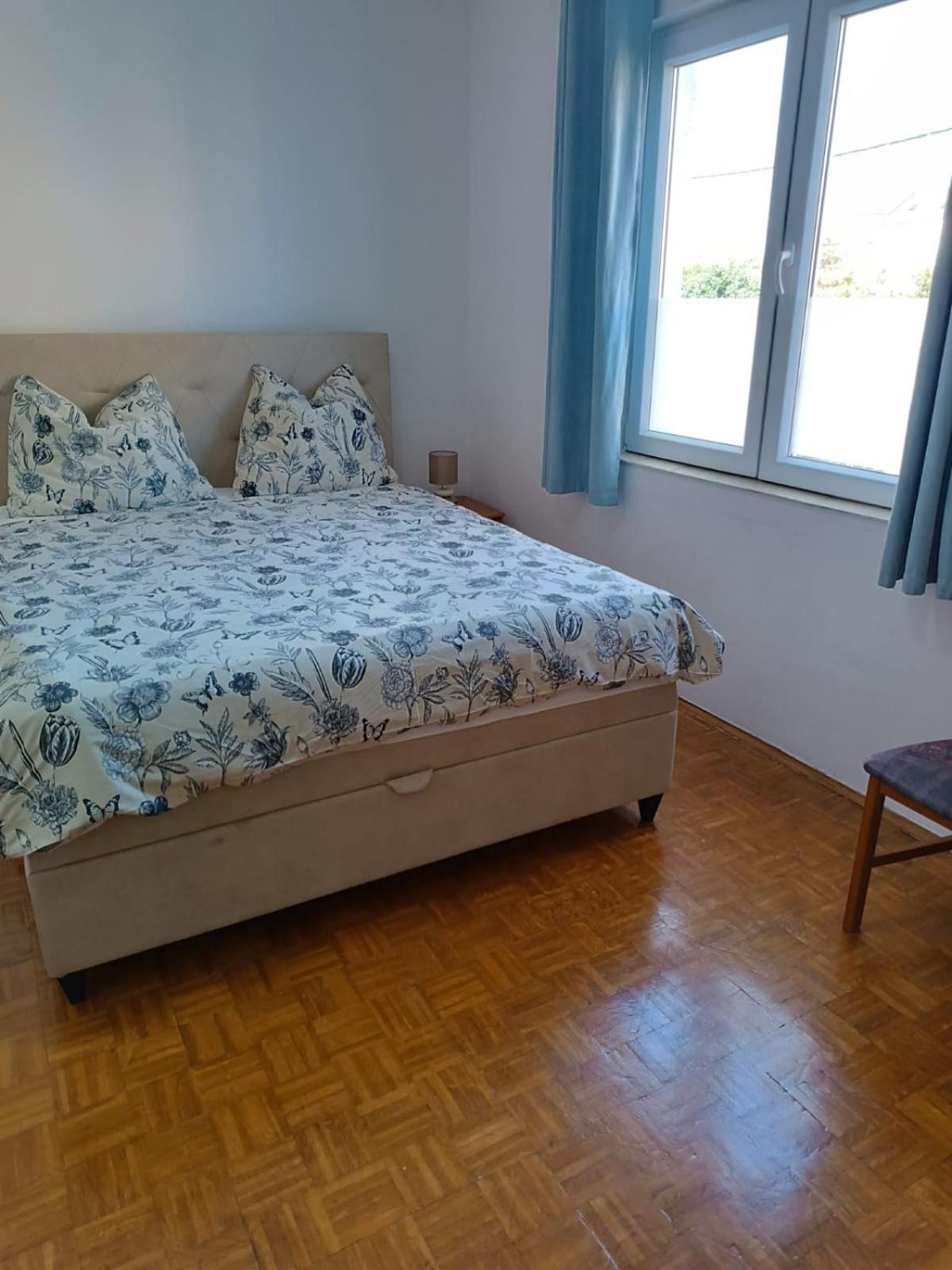 Apartmani Nikola Biograd Na Moru Exteriör bild