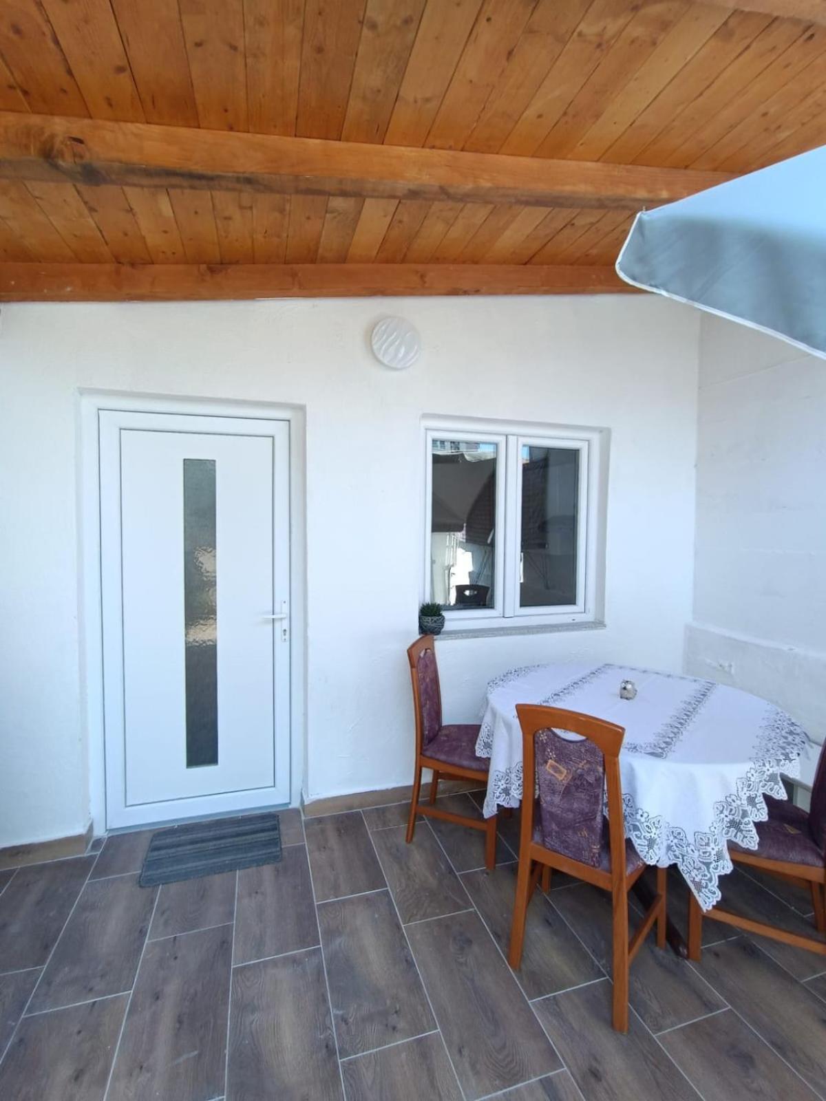 Apartmani Nikola Biograd Na Moru Exteriör bild